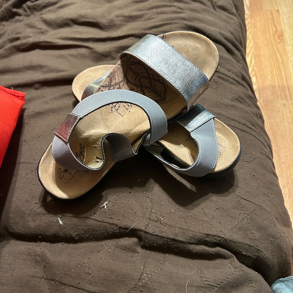 Women sandals